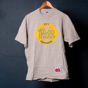 Pitt T-shirt